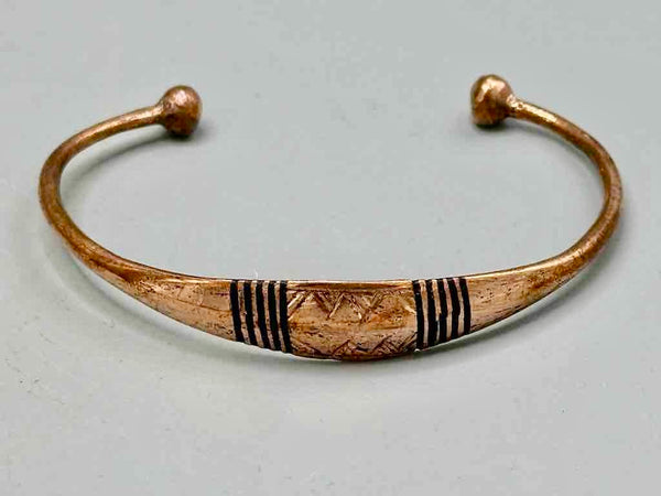 Tuareg Multiple Stripe Inlay Etched Center Flat Copper Bracelet