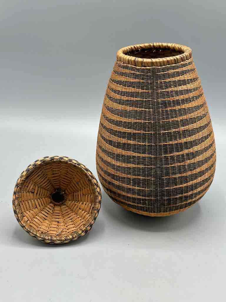 Tutsi Decor Very Detailed Weave Teardrop-Shaped Covered Basket - Rwanda