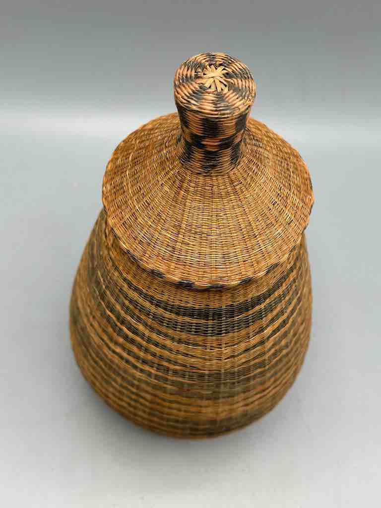 Tutsi Decor Very Detailed Weave Teardrop-Shaped Covered Basket - Rwanda