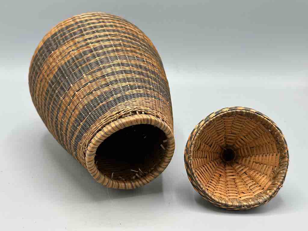 Tutsi Decor Very Detailed Weave Teardrop-Shaped Covered Basket - Rwanda