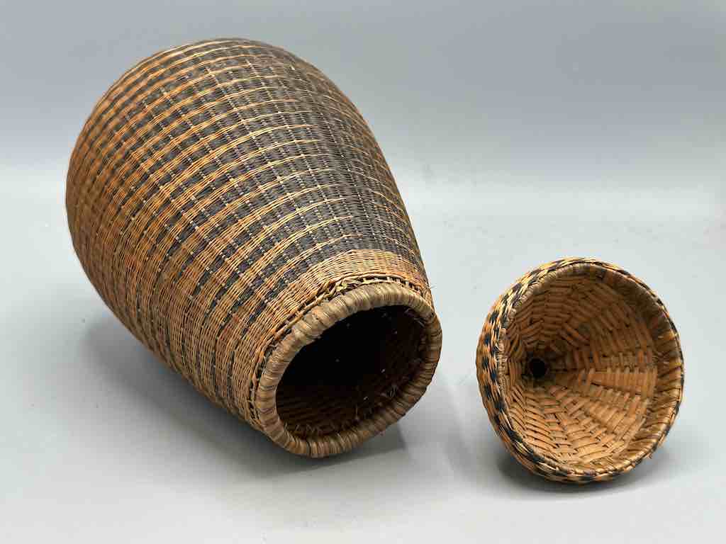 Tutsi Decor Very Detailed Weave Teardrop-Shaped Covered Basket - Rwanda