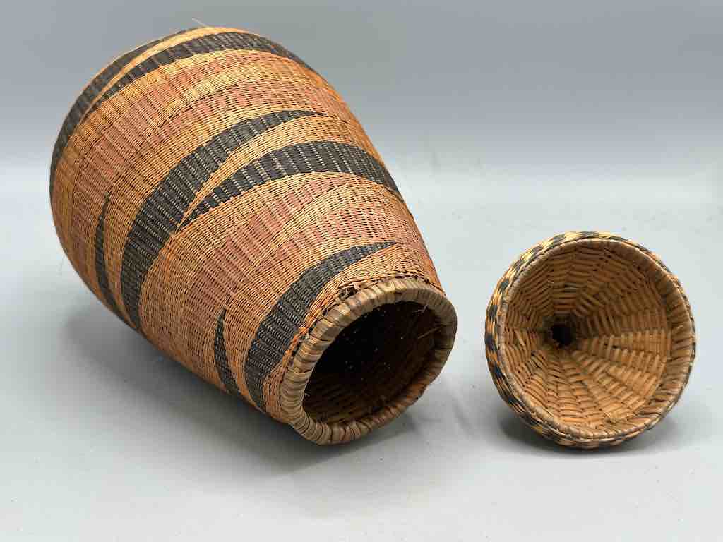 Tutsi Decor Very Detailed Weave Teardrop-Shaped Covered Basket - Rwanda