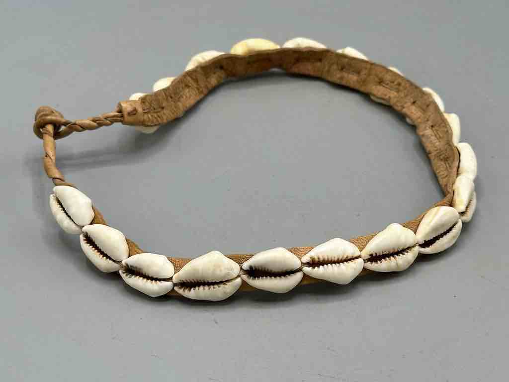 Single Line Finest Quality Cowrie Shell Natural Leather Choker Necklace-Mali