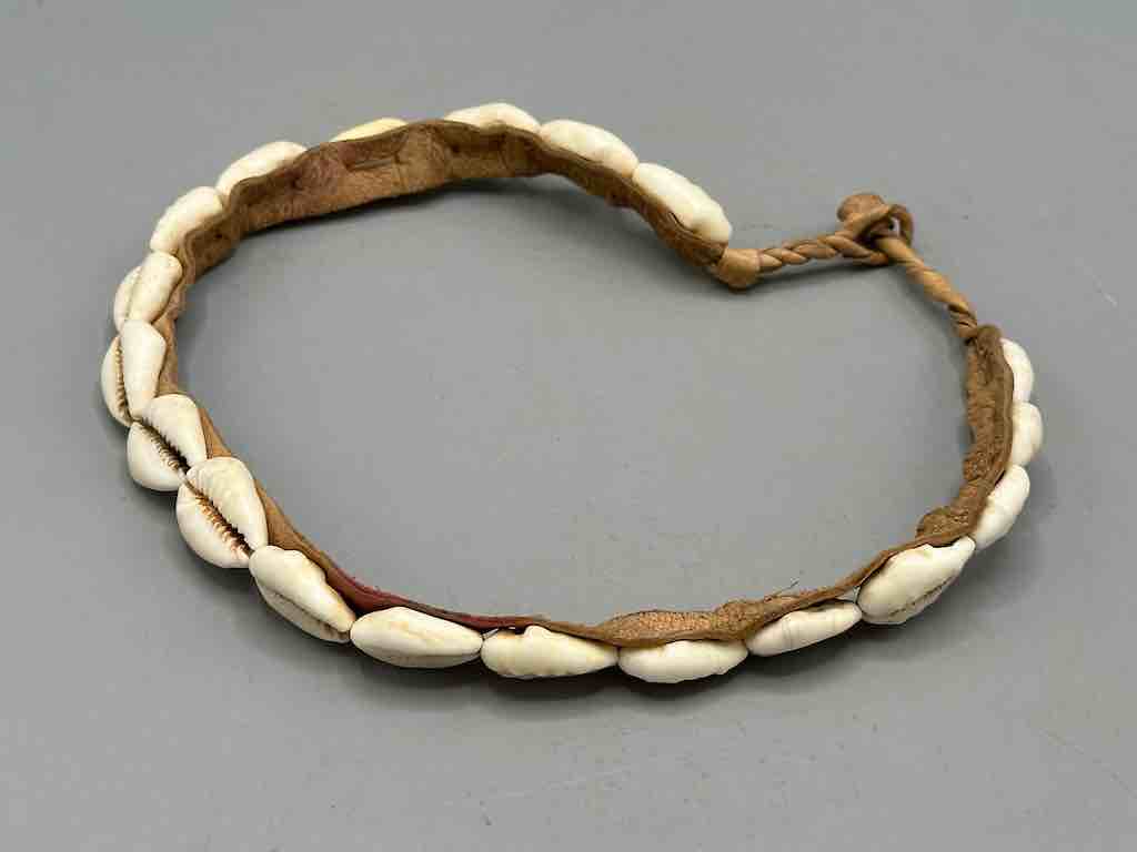 Single Line Finest Quality Cowrie Shell Natural Leather Choker Necklace-Mali