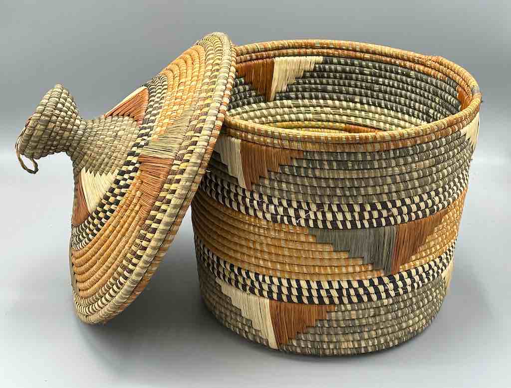 Large Covered Batwa Raffia Basket - Uganda