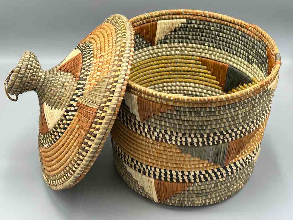 Large Covered Batwa Raffia Basket - Uganda