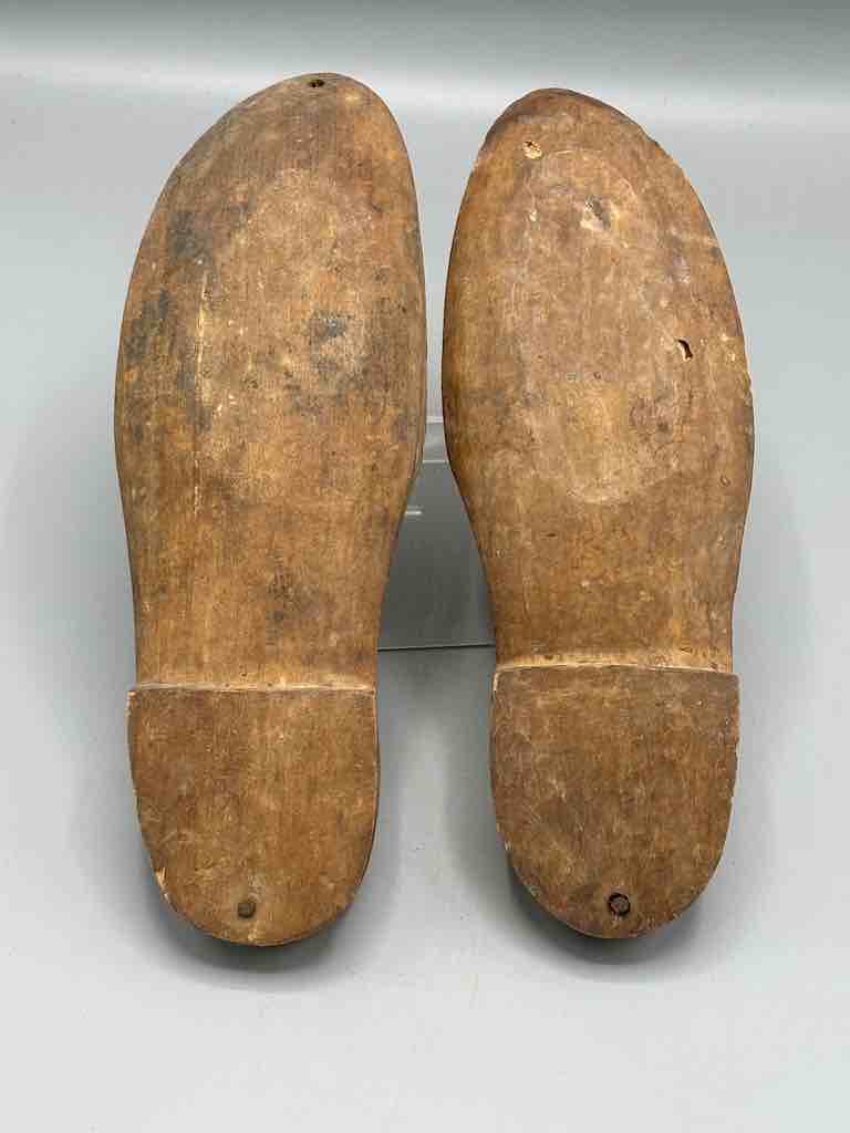 Baule Vintage Wooden Ceremonial Shoes