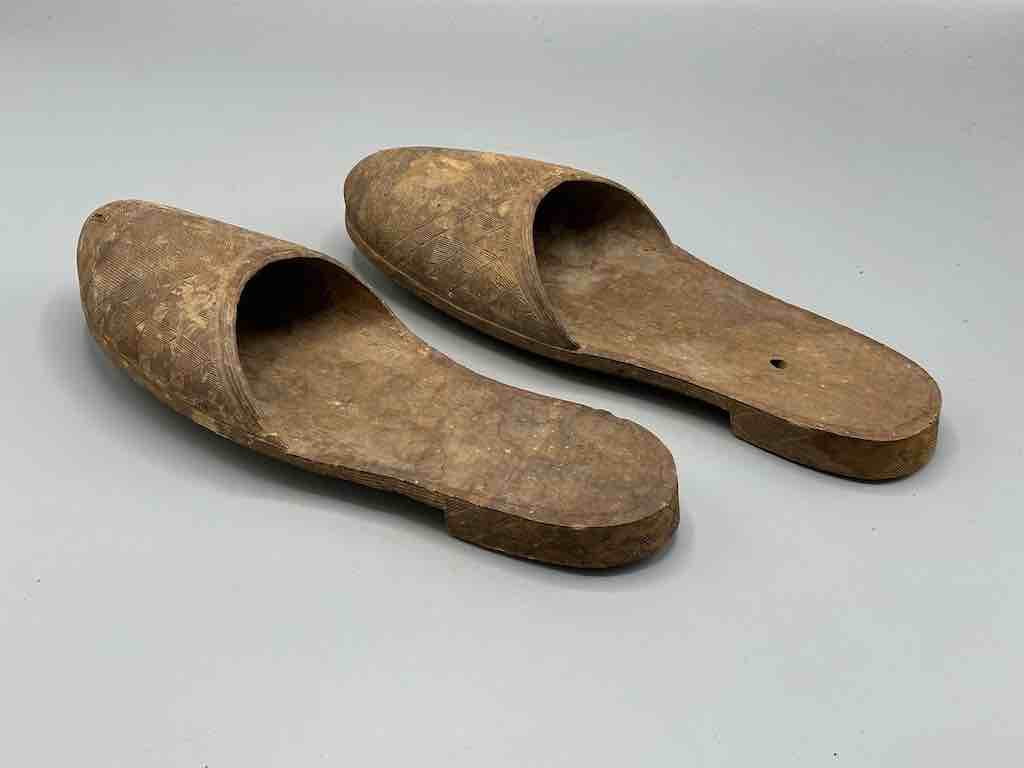 Baule Vintage Wooden Ceremonial Shoes