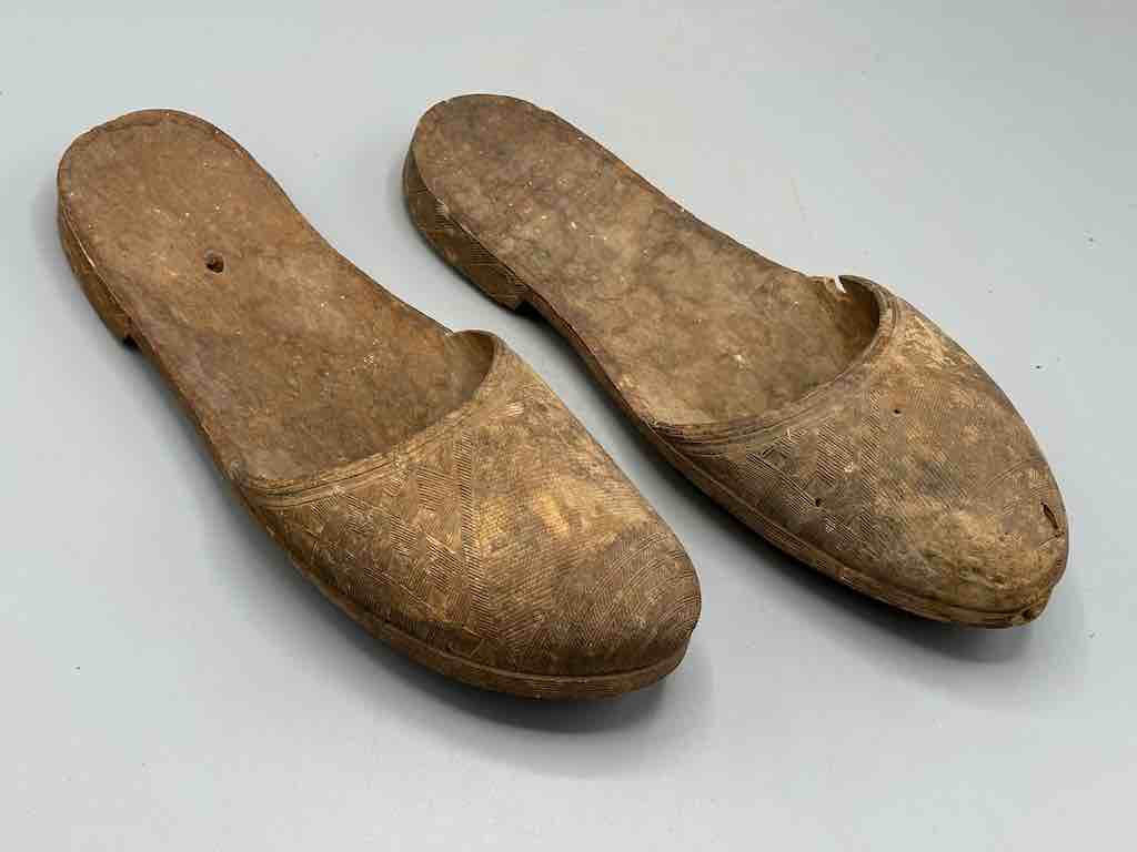 Baule Vintage Wooden Ceremonial Shoes