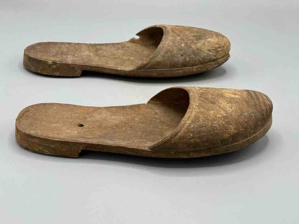 Baule Vintage Wooden Ceremonial Shoes