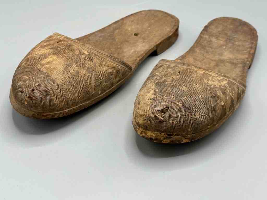 Baule Vintage Wooden Ceremonial Shoes