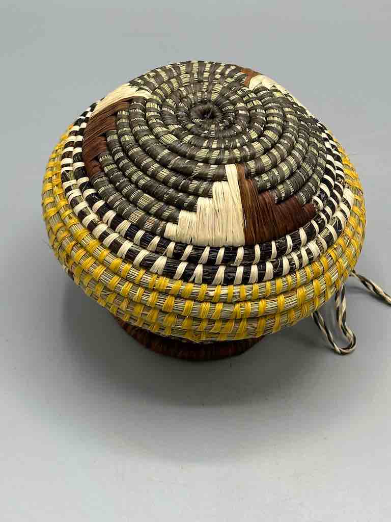 Batwa Vase Shape Raffia Basket