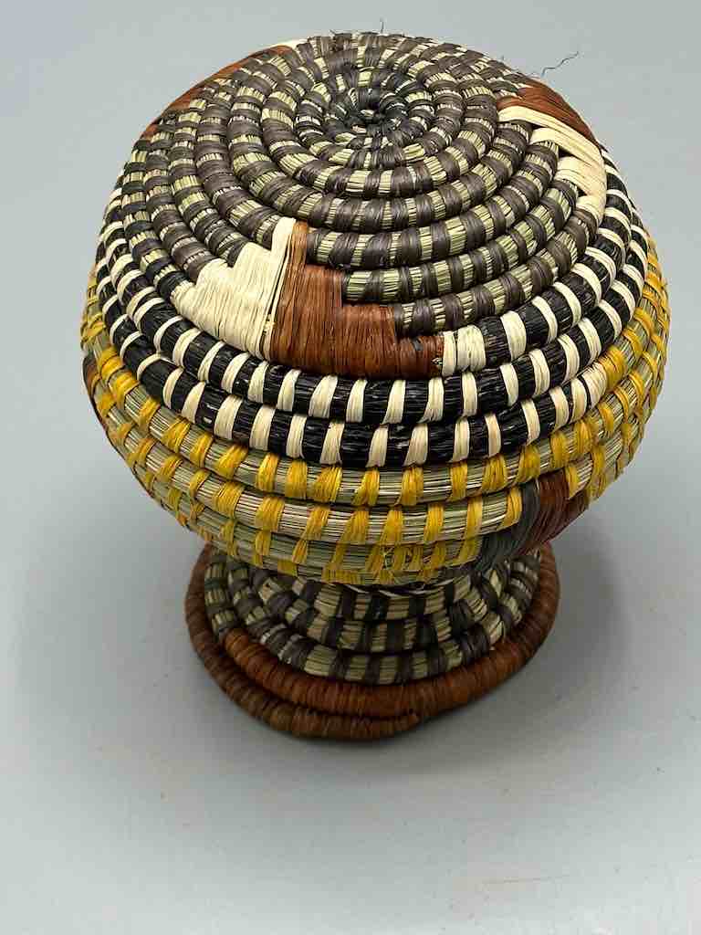 Small Batwa Vase Shape Raffia Basket