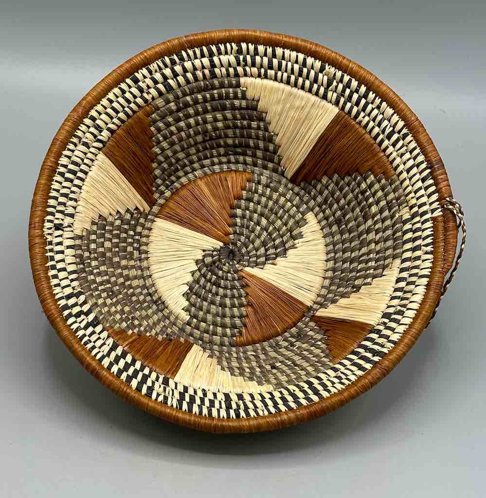 Small Batwa Bowl Raffia Basket