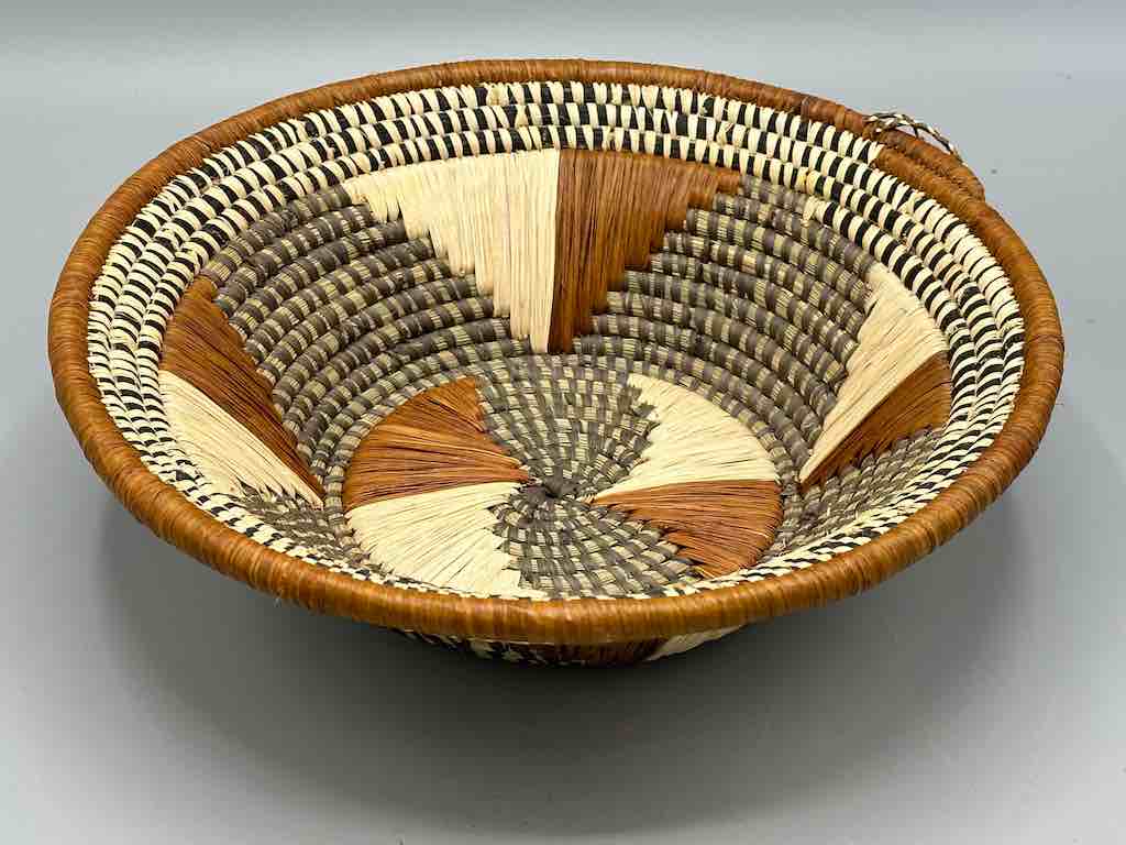 Small Batwa Bowl Raffia Basket