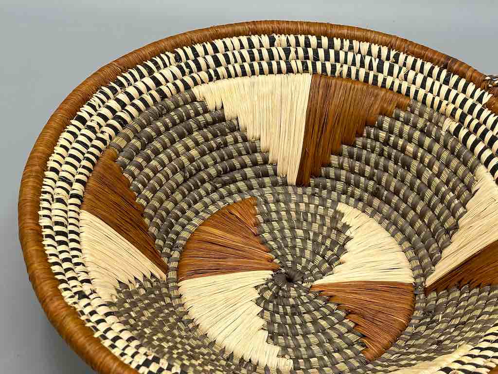 Small Batwa Bowl Raffia Basket