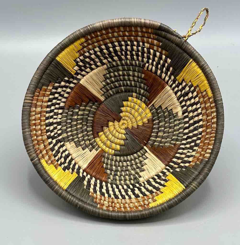 Small Batwa Bowl Raffia Basket