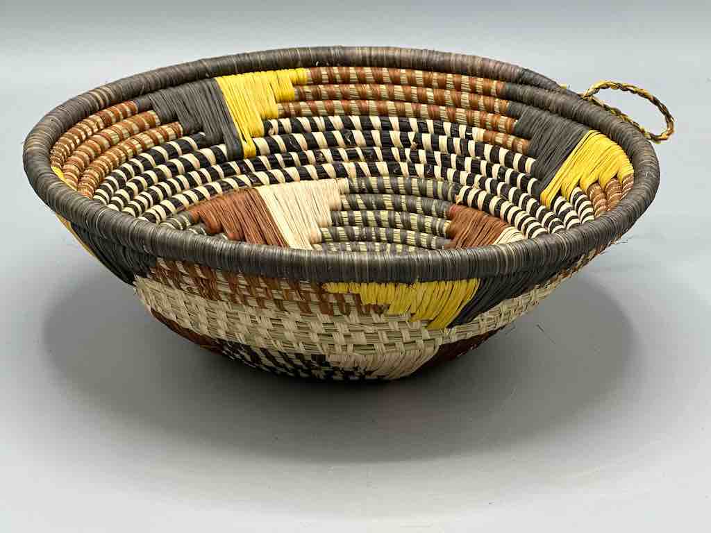 Small Batwa Bowl Raffia Basket