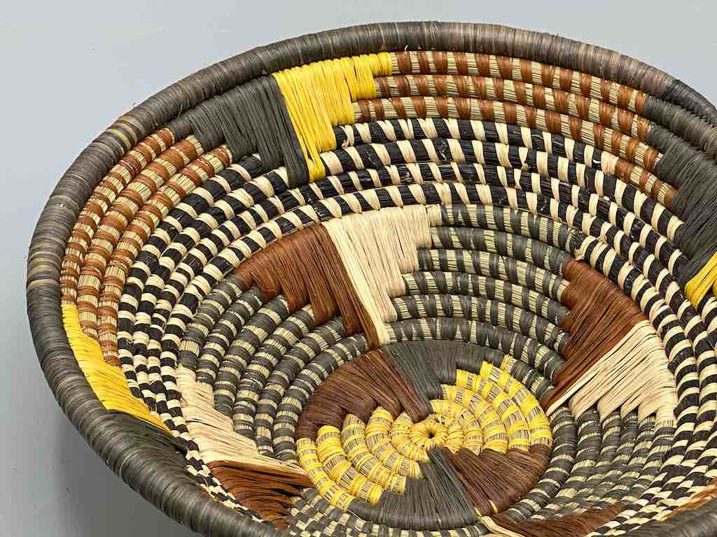 Small Batwa Bowl Raffia Basket