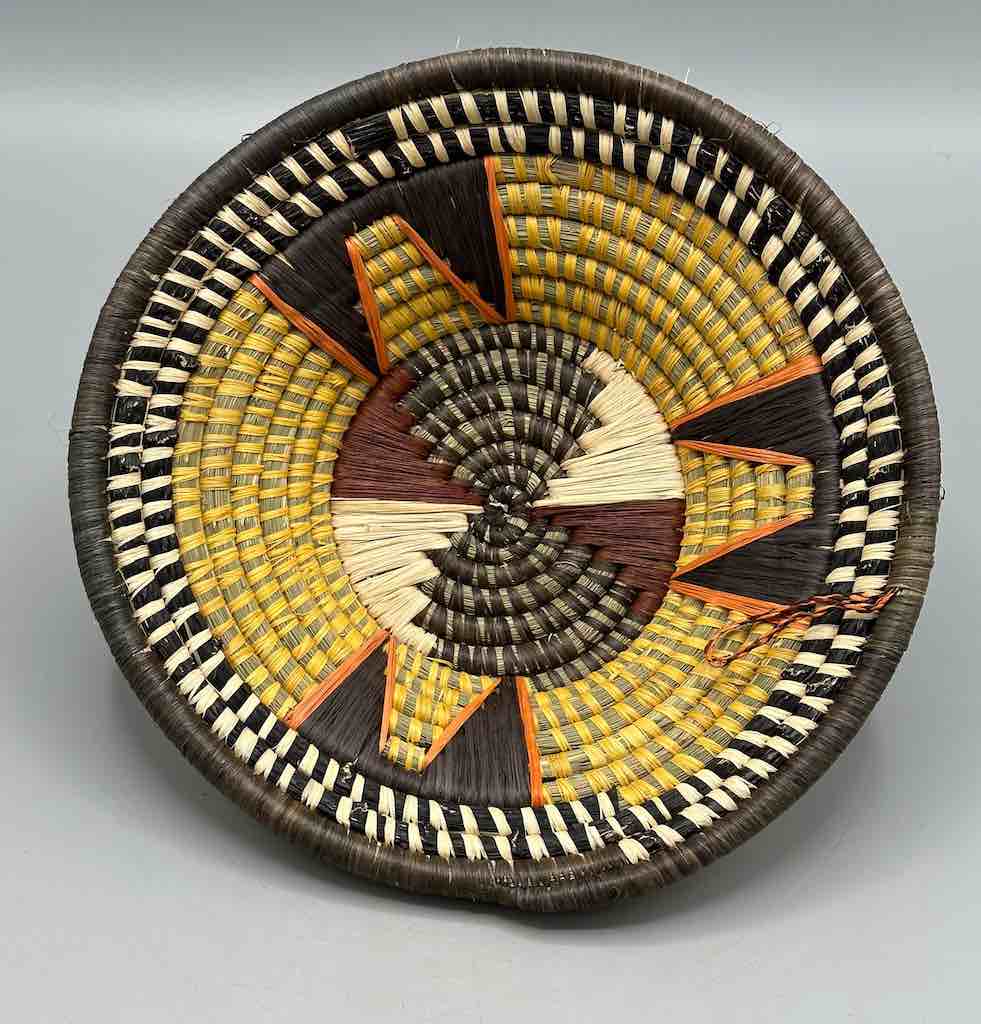 Small Batwa Bowl Raffia Basket