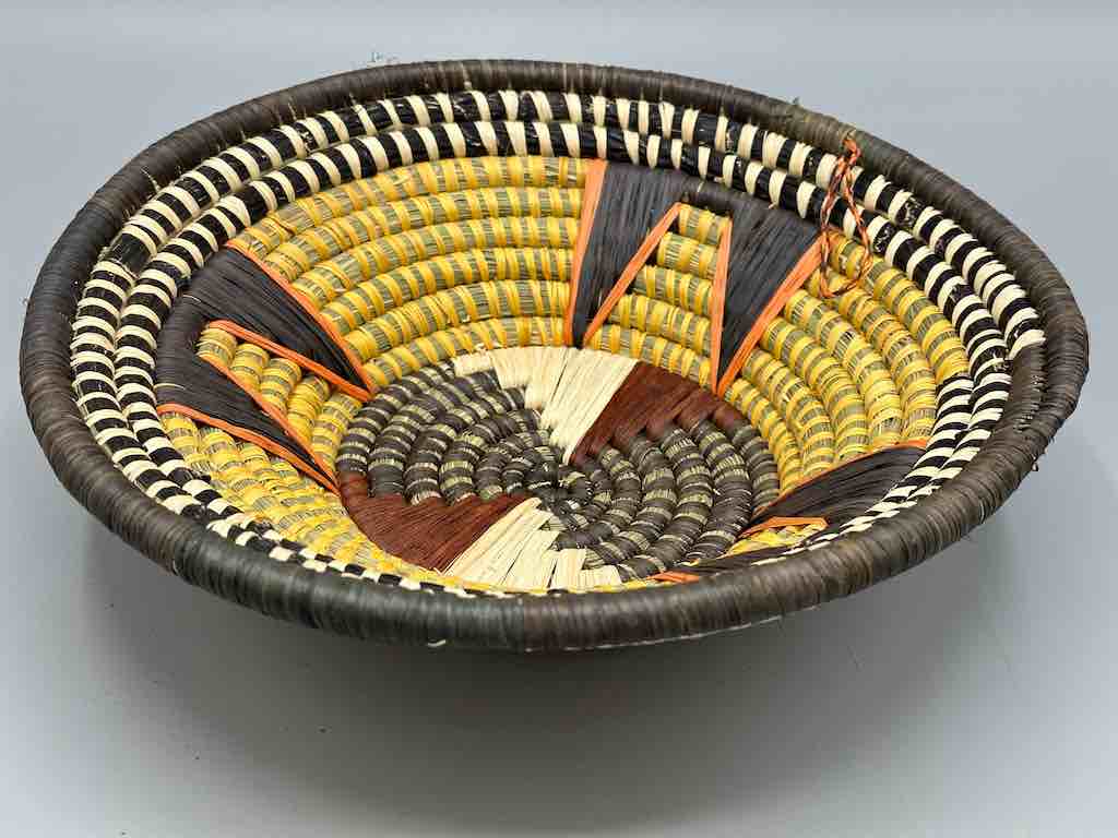 Small Batwa Bowl Raffia Basket