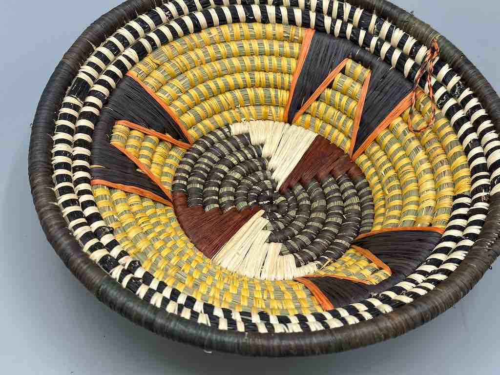 Small Batwa Bowl Raffia Basket