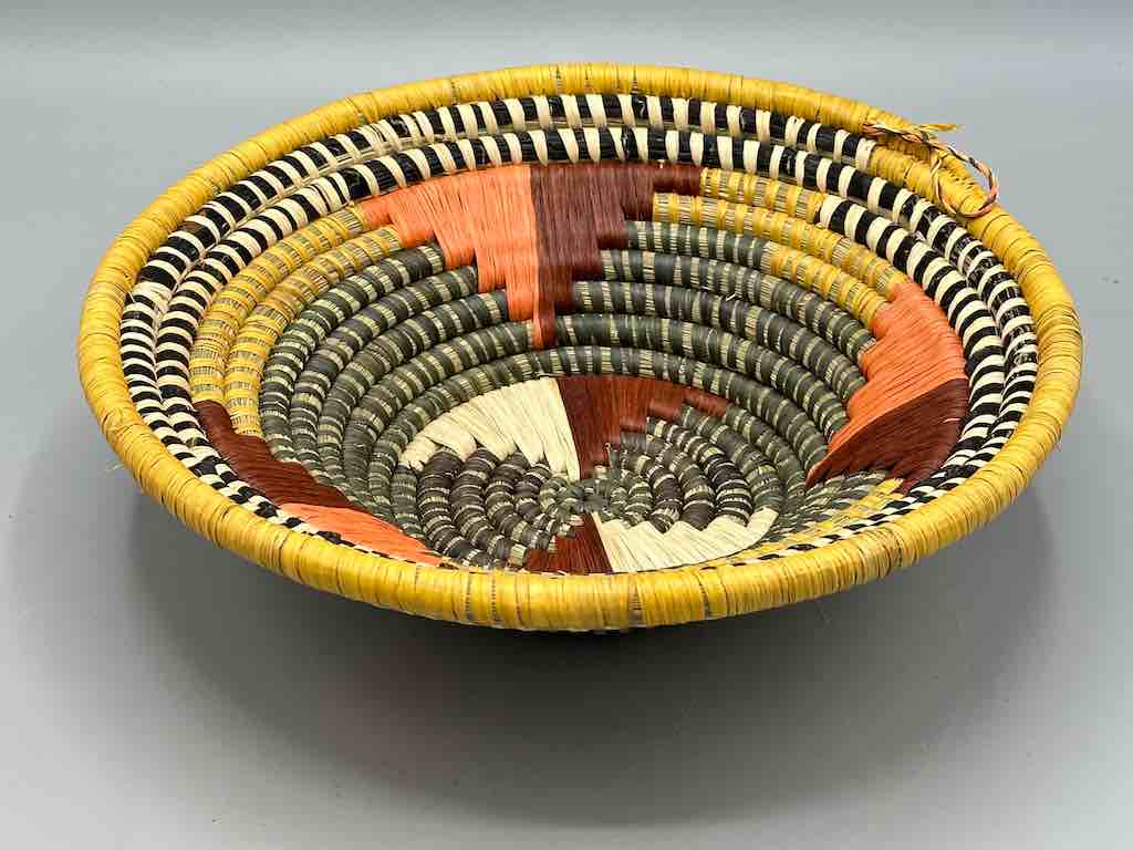 Small Batwa Bowl Raffia Basket