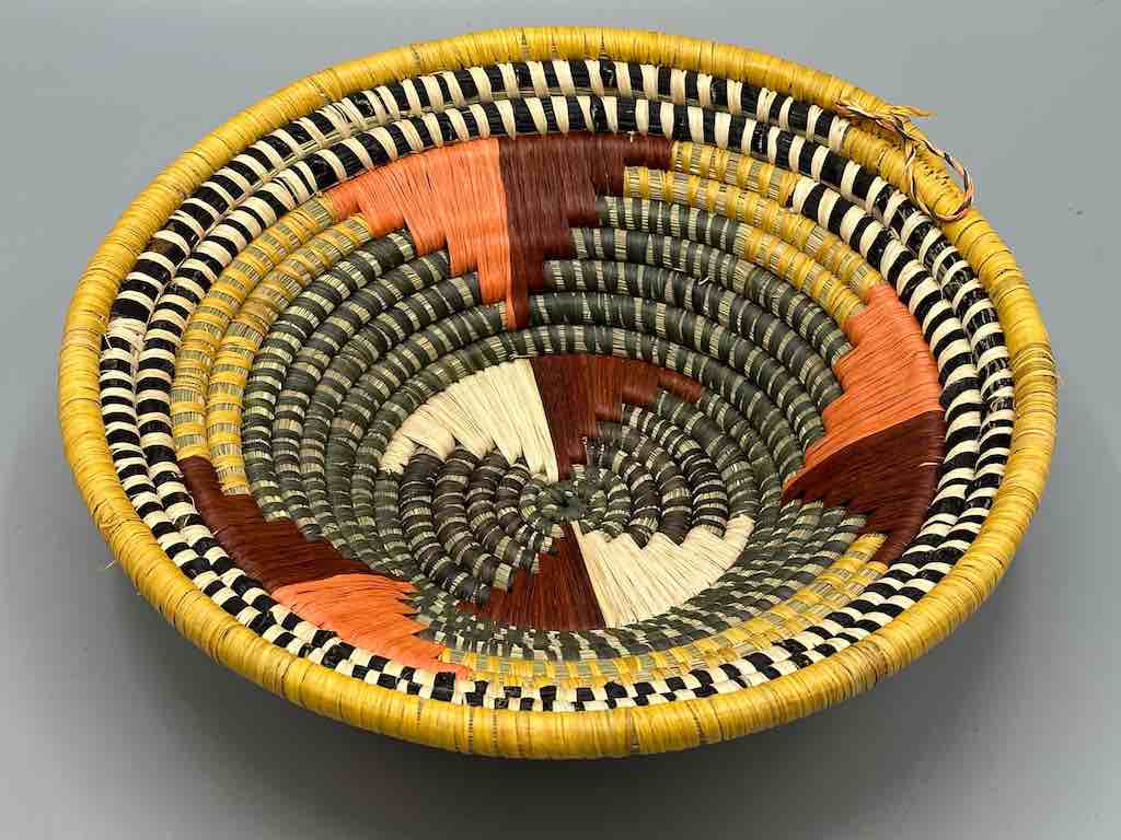 Small Batwa Bowl Raffia Basket