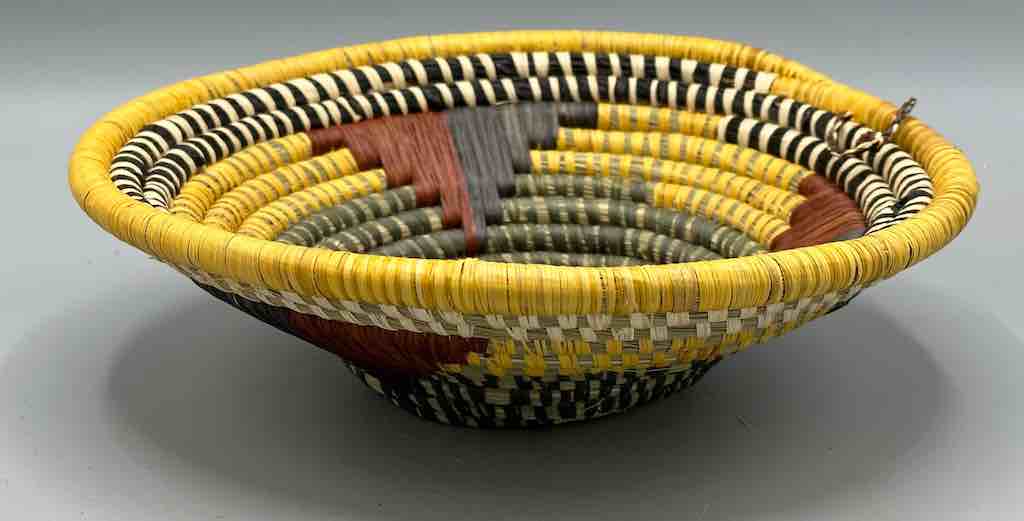 Small Batwa Bowl Raffia Basket