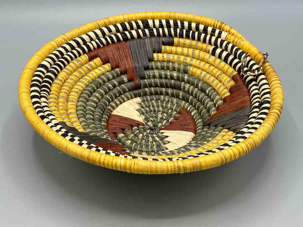 Small Batwa Bowl Raffia Basket