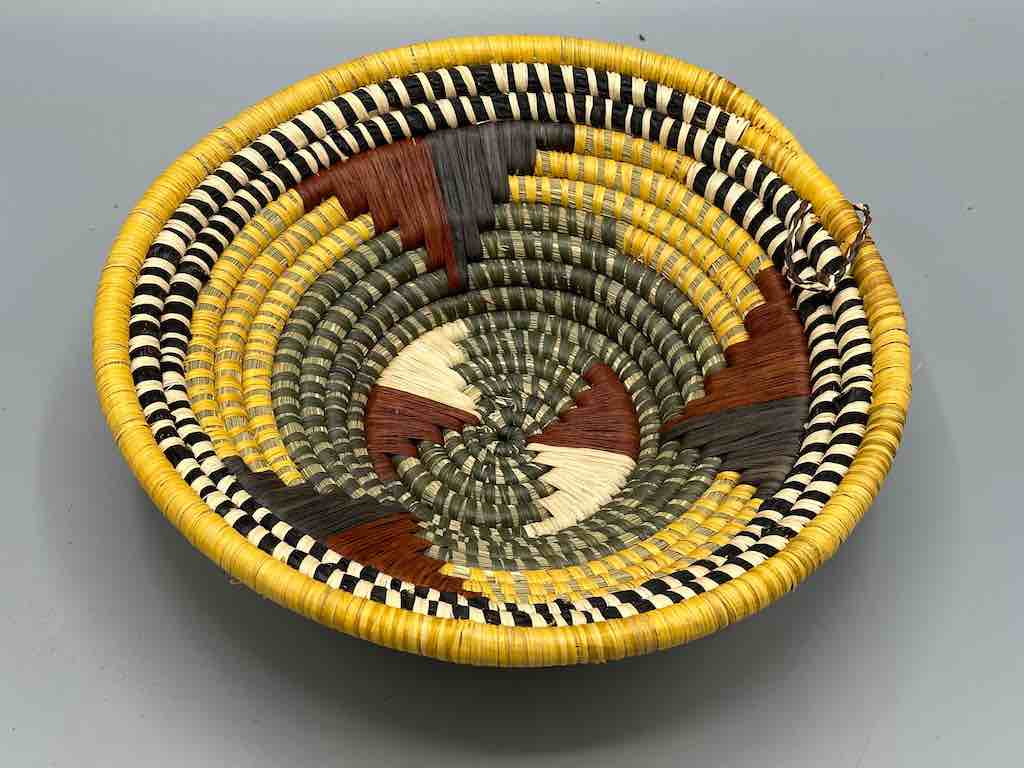 Small Batwa Bowl Raffia Basket