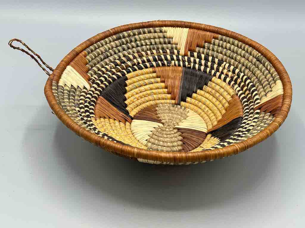 Small Batwa Bowl Raffia Basket