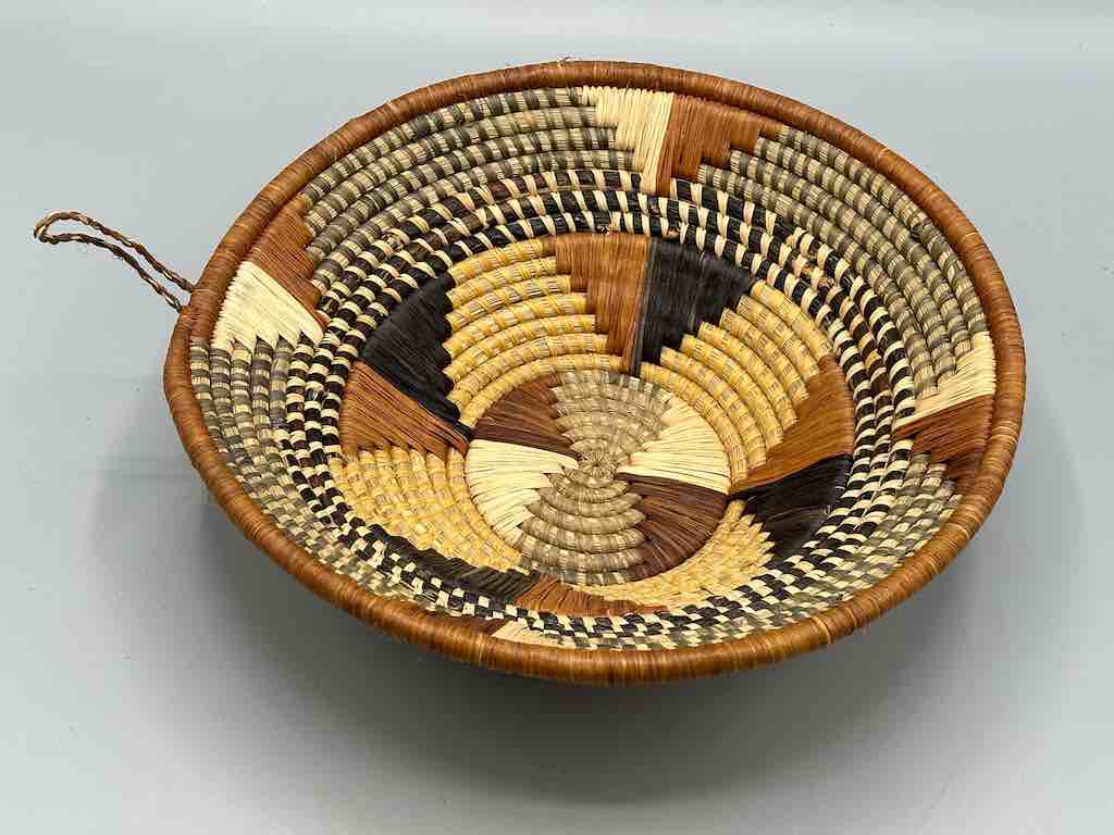 Small Batwa Bowl Raffia Basket