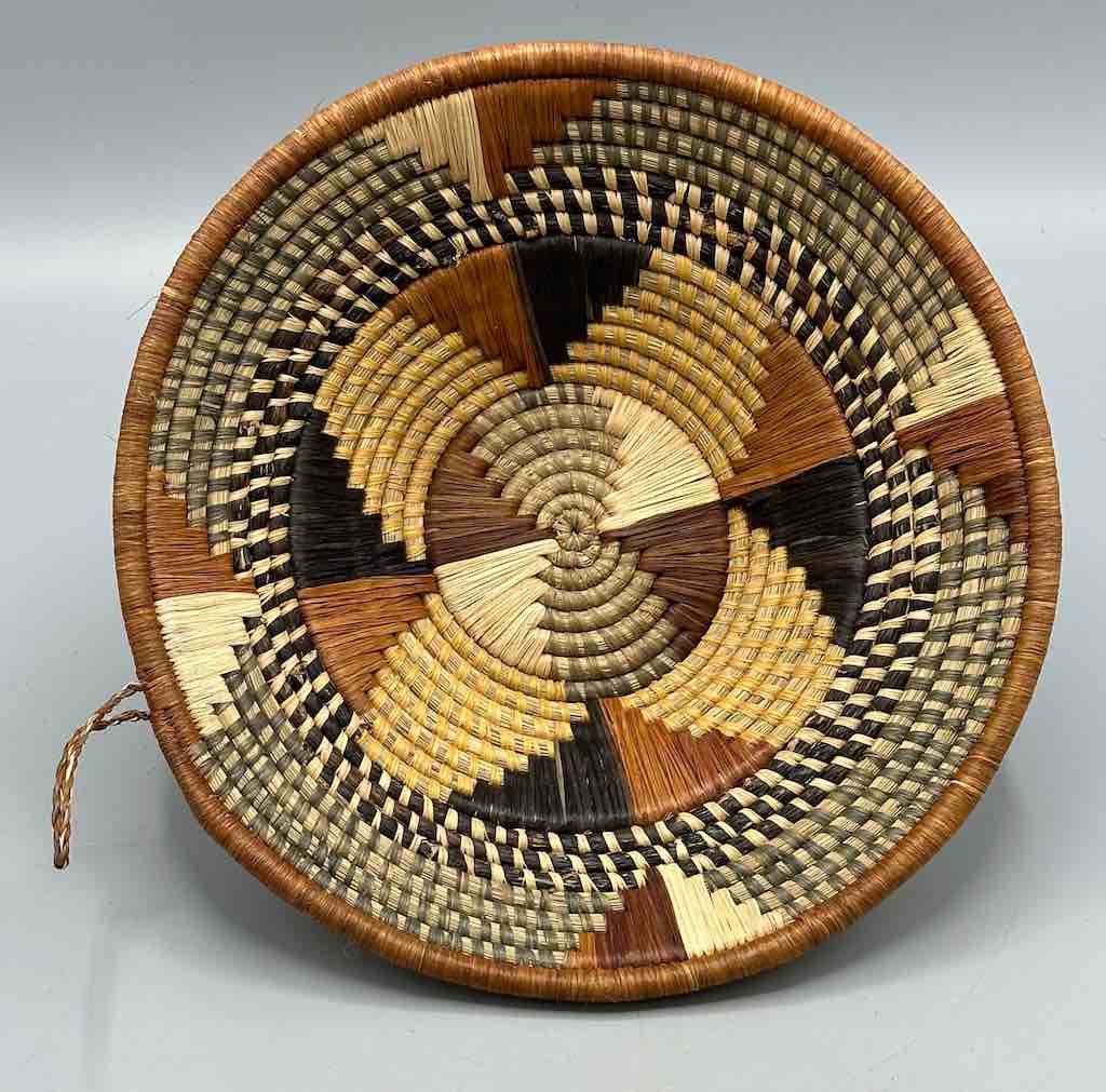 Small Batwa Bowl Raffia Basket