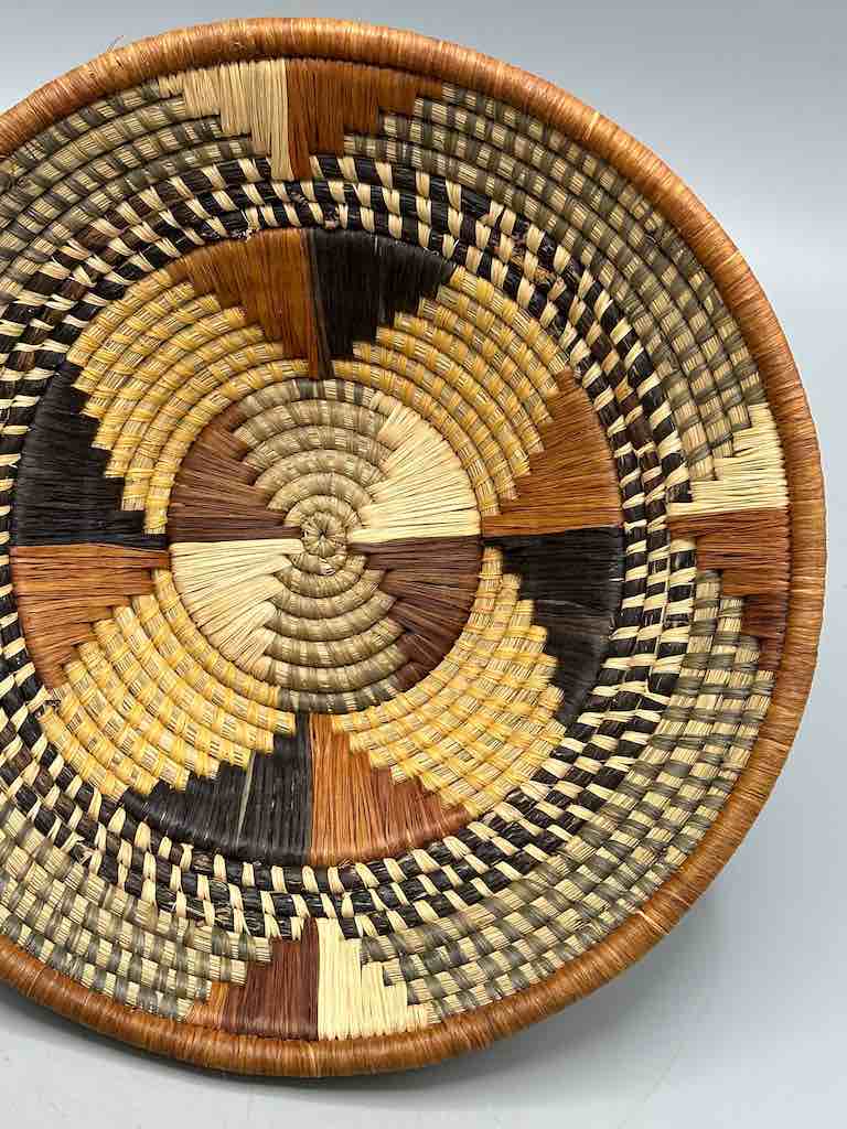 Small Batwa Bowl Raffia Basket