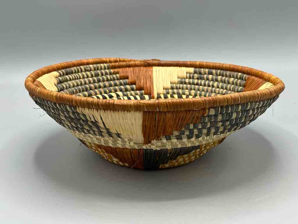 Small Batwa Bowl Raffia Basket