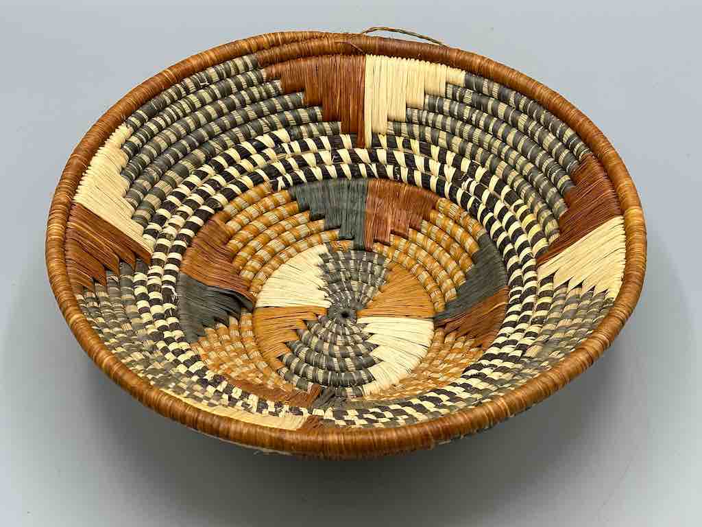 Small Batwa Bowl Raffia Basket