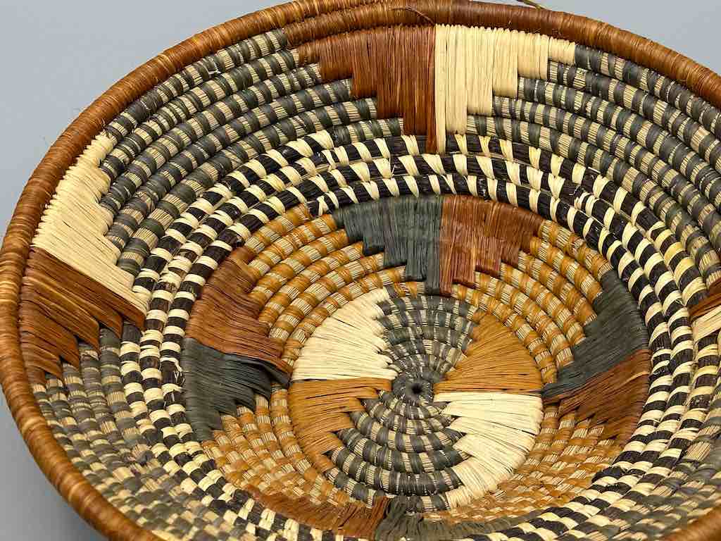 Small Batwa Bowl Raffia Basket