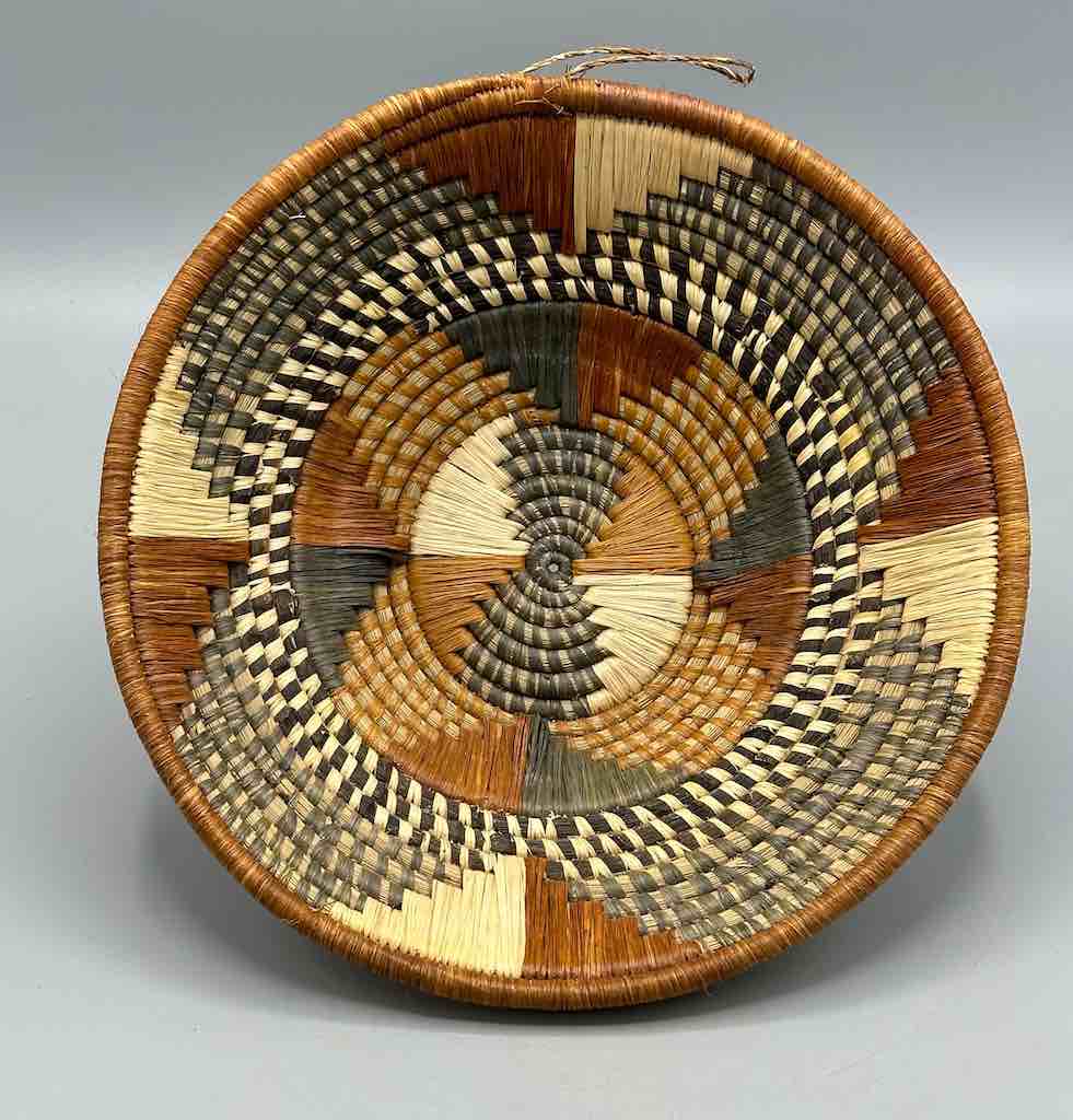 Small Batwa Bowl Raffia Basket