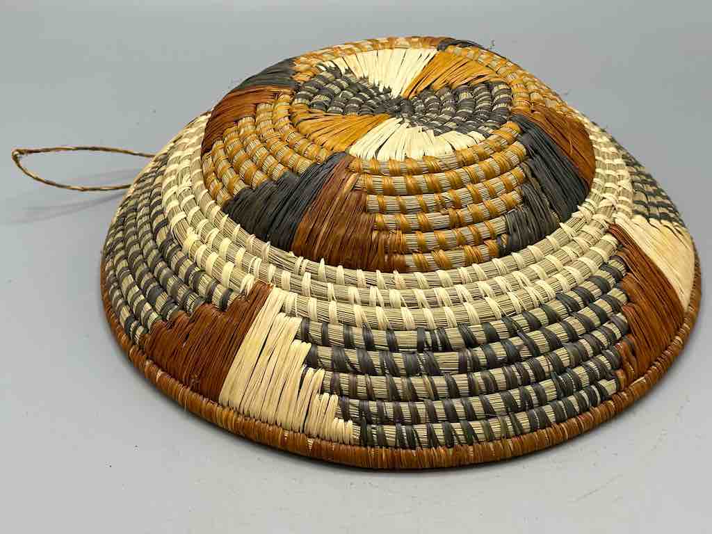 Small Batwa Bowl Raffia Basket