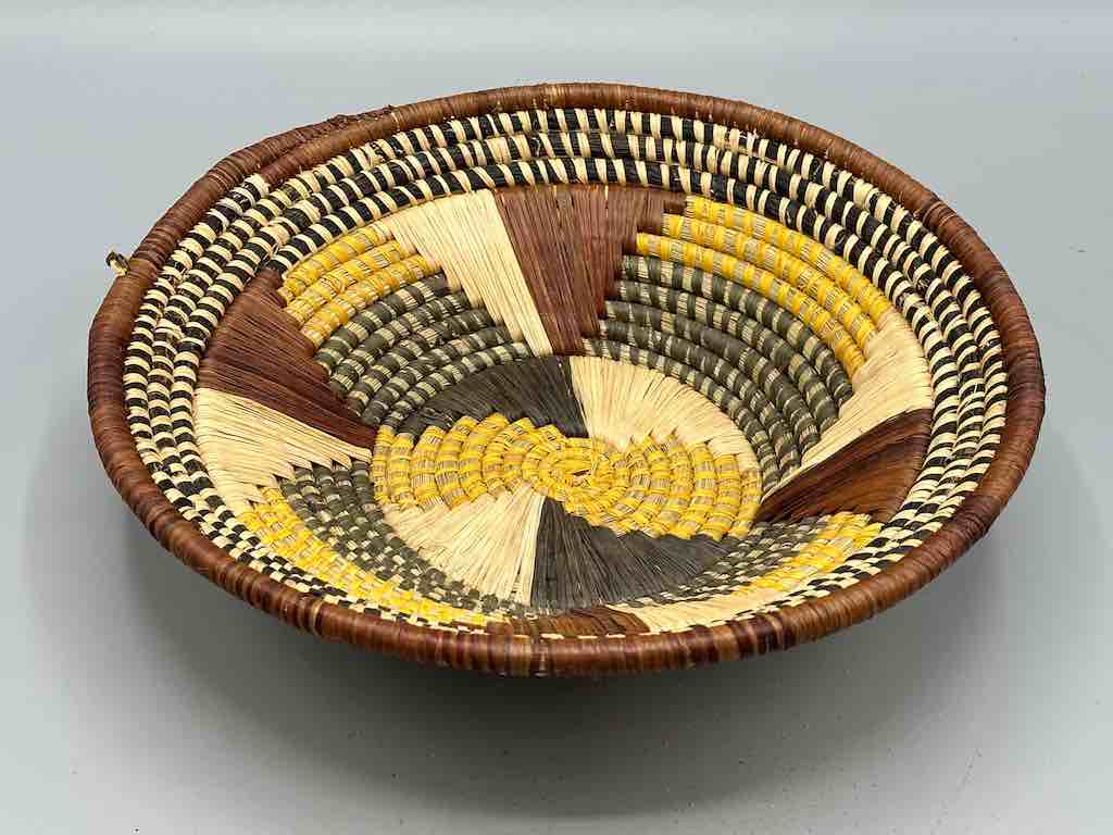 Small Batwa Bowl Raffia Basket