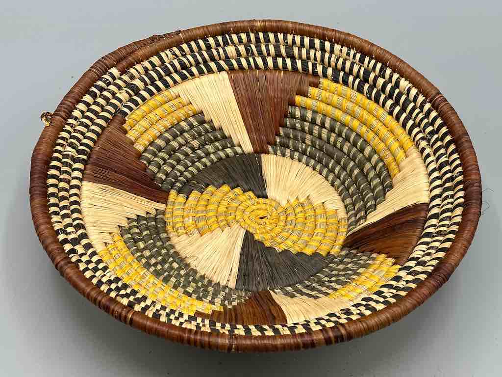 Small Batwa Bowl Raffia Basket