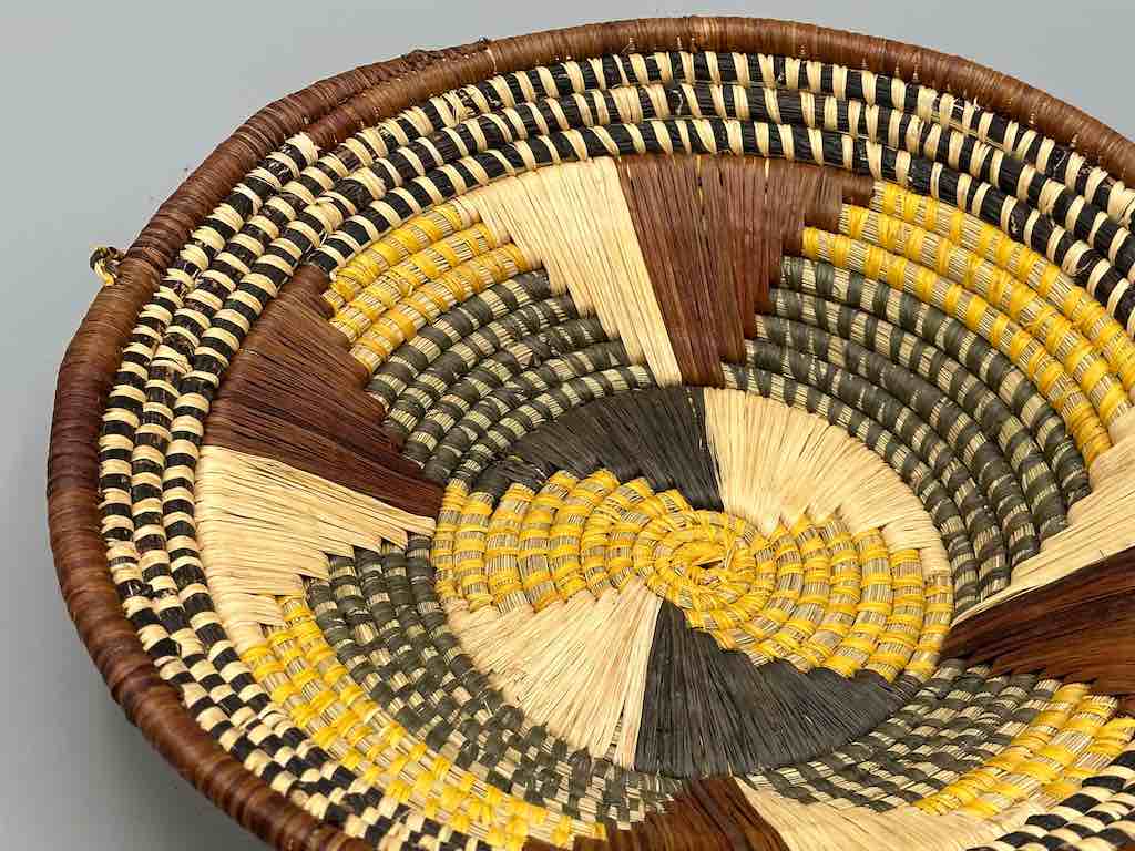 Small Batwa Bowl Raffia Basket