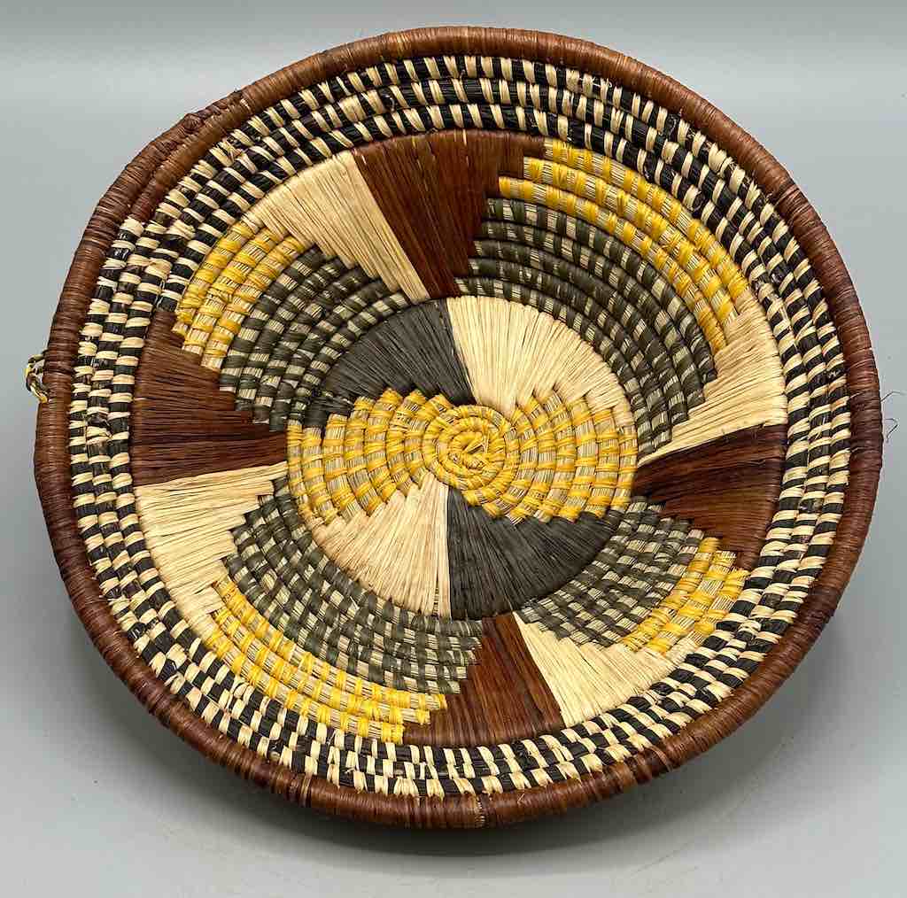 Small Batwa Bowl Raffia Basket