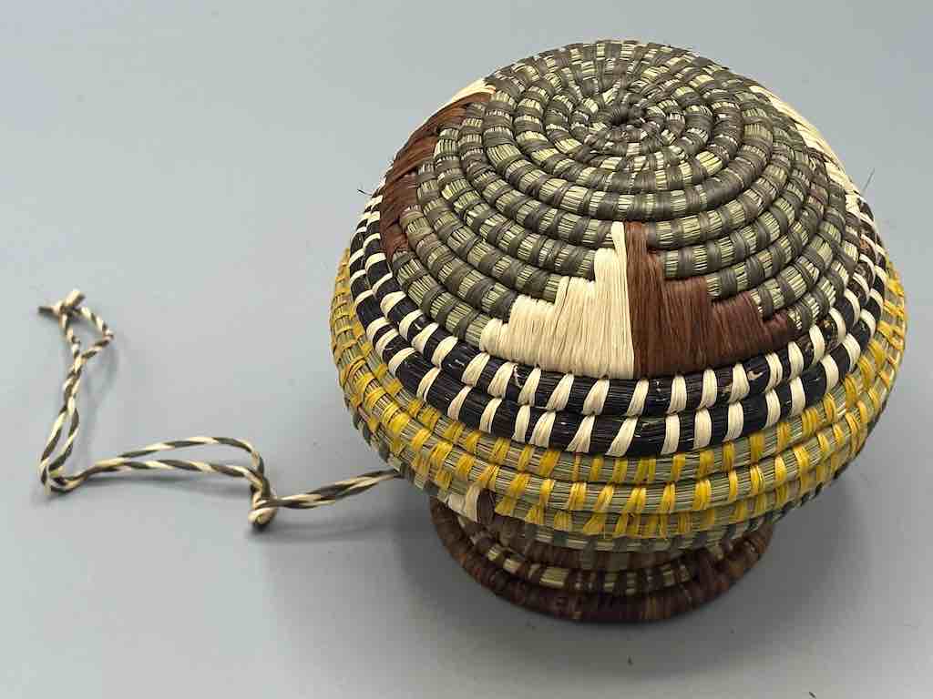 Small Batwa Vase Shape Raffia Basket