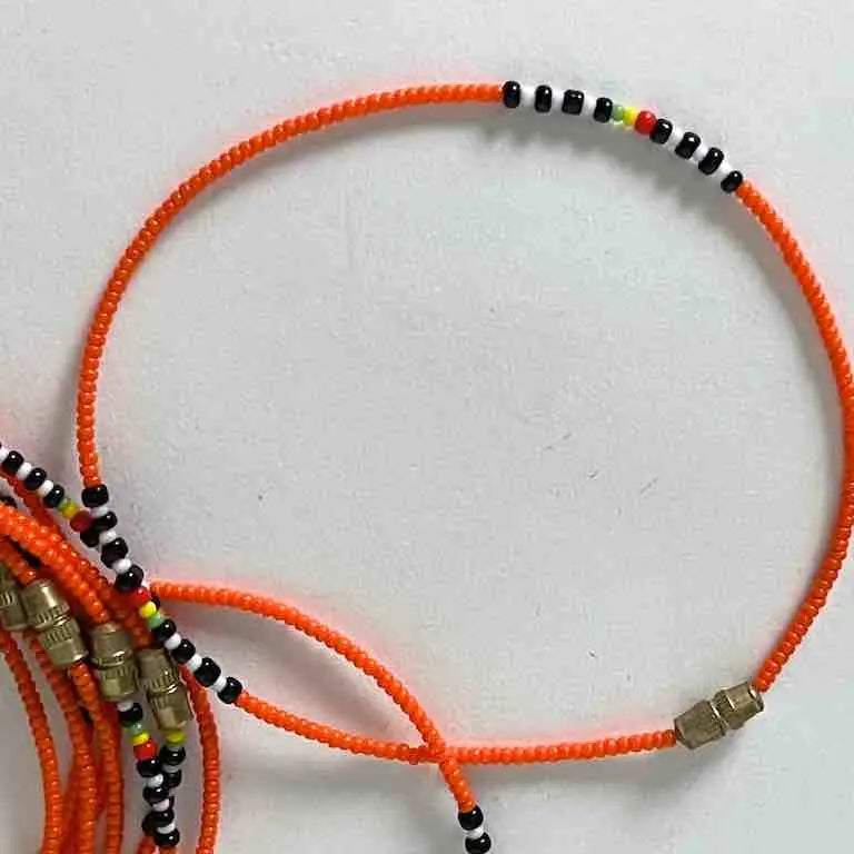 Single strand, 2- color tiny bead bracelet