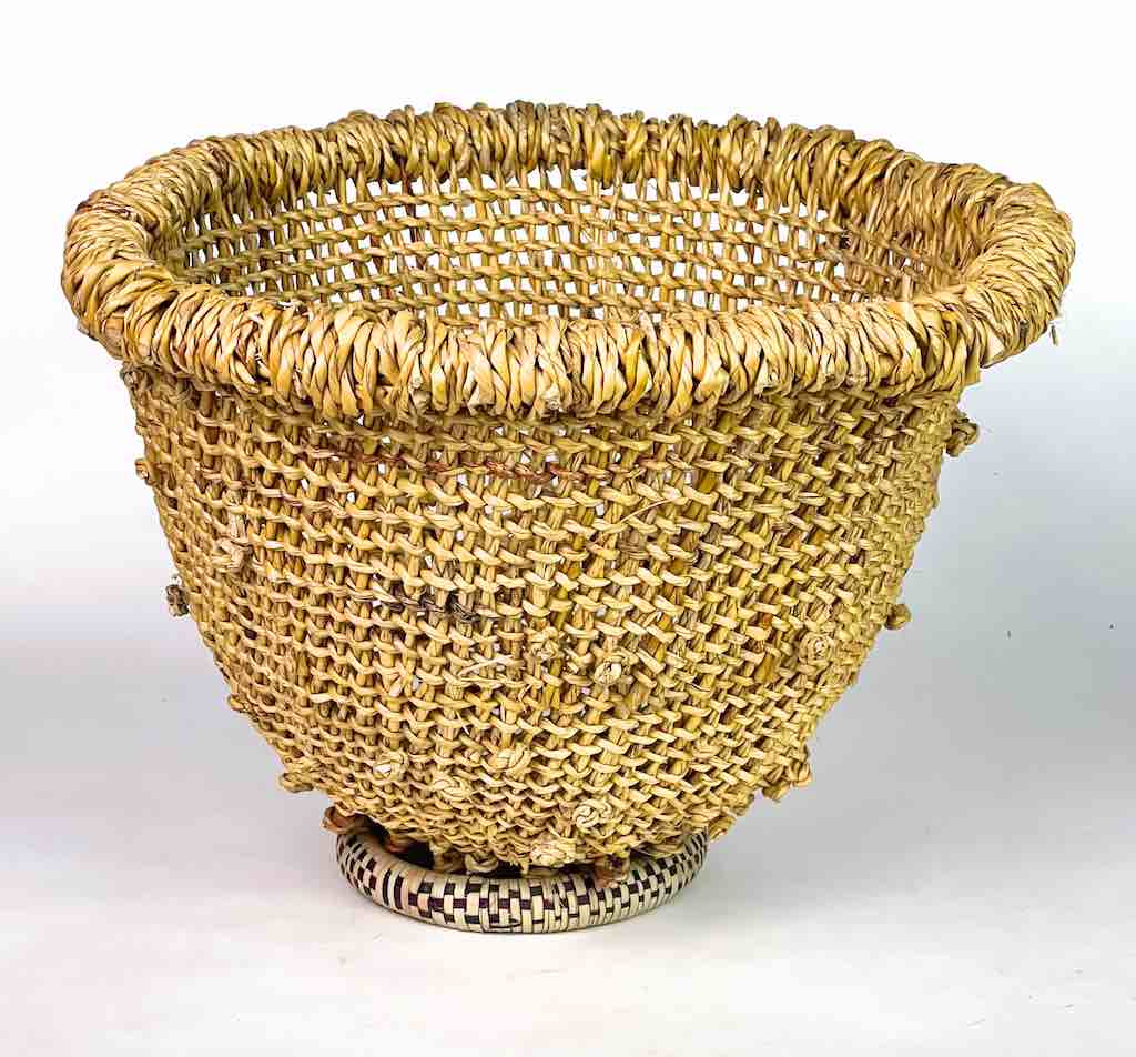 Deep Straw Winnowing "Sieve" style basket on "donut" stand - Burkina Faso