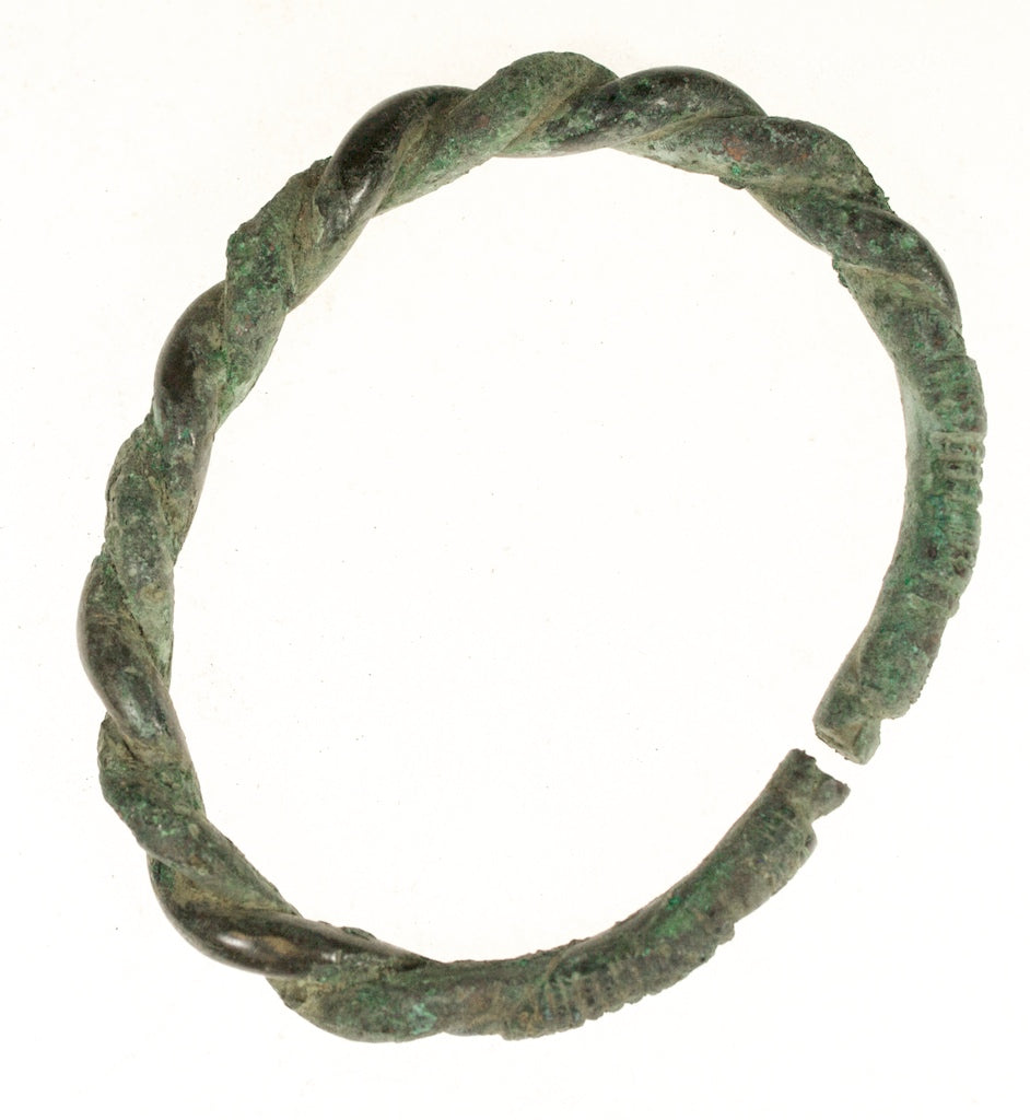 Excavated bracelet
