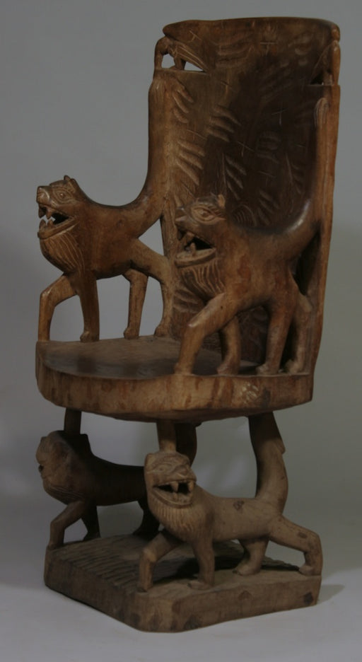 Lion motif chair – vintage – tall back