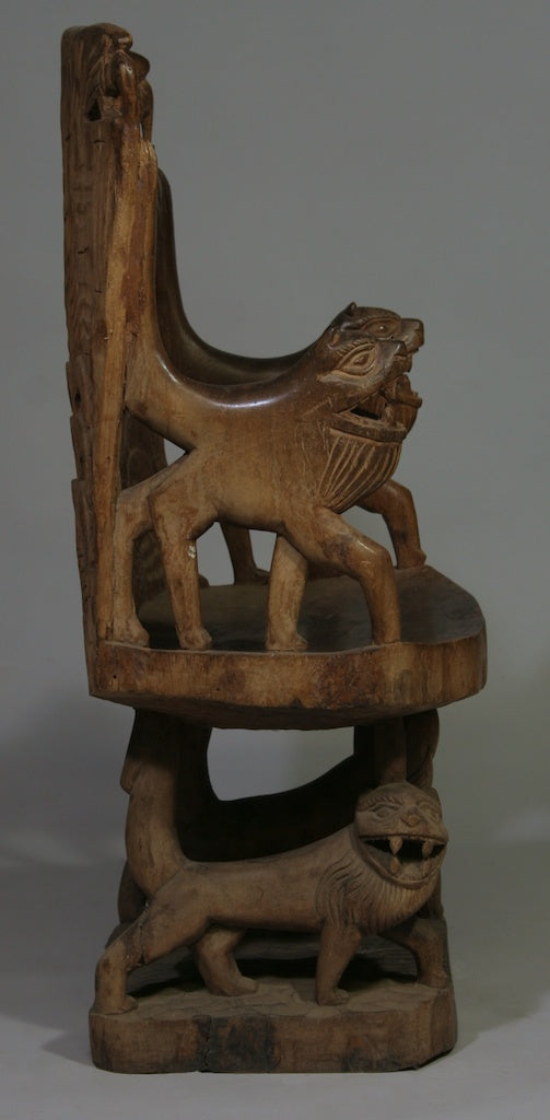 Lion motif chair – vintage – tall back